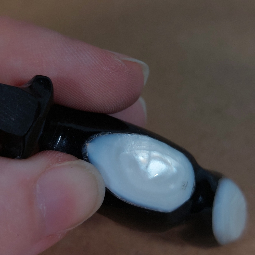 ZUNI FETISH Skunk Calvert Bowannie Black Mother of Pearl Figurine Signed - Picture 6 of 8